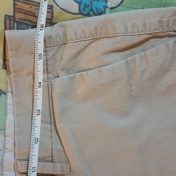Old Navy Women's Khaki Short - Picture 11 of 12